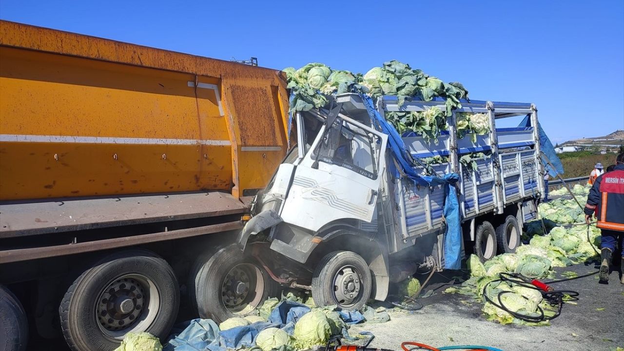 Mersin'de Tırla Çarpışıp Yanan Kamyonun Sürücüsü Kurtarıldı