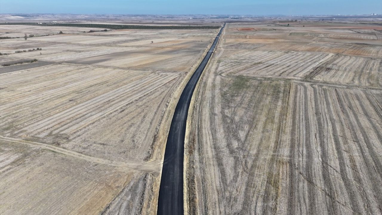 Edirne'de Köy Yolları Otoyol Kalitesinde Yenileniyor