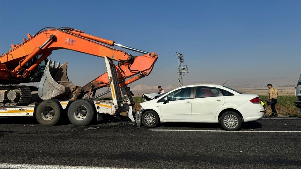 Afyonkarahisar'da Zincirleme Trafik Kazası: Karakol Komutanı Hayatını Kaybetti