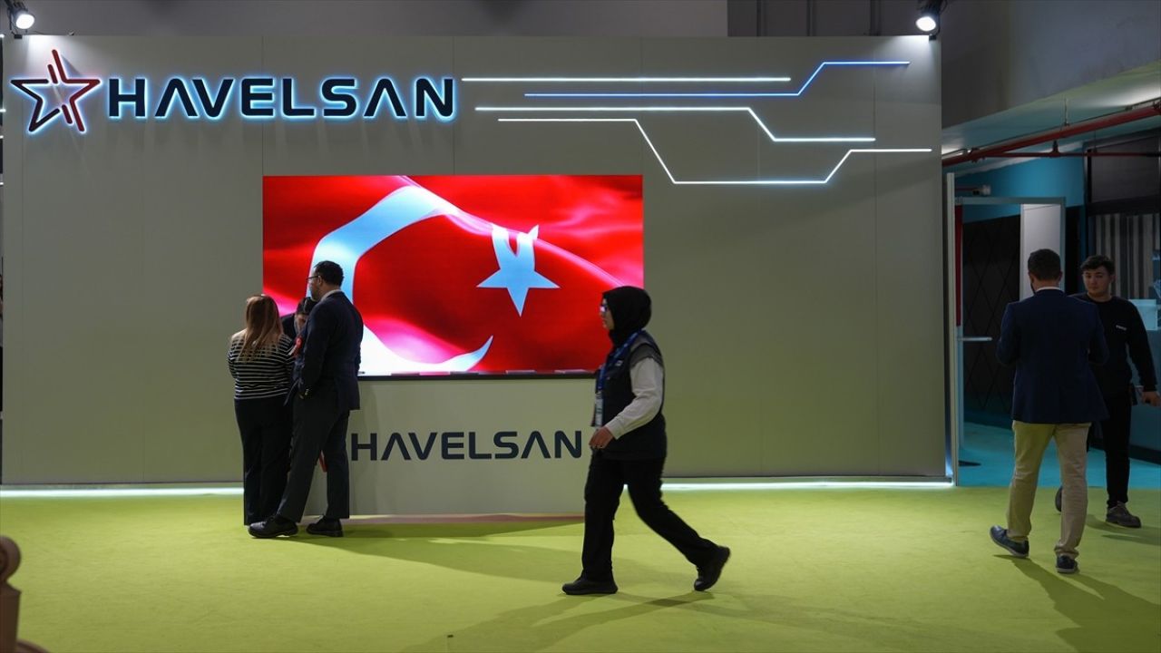 SAHA EXPO'da Türk Bayraklarıyla Destek Mesajı