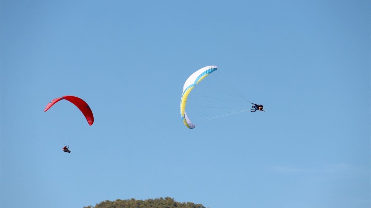 Fethiye'de 24. Uluslararası Ölüdeniz Hava Oyunları Festivali Devam Ediyor