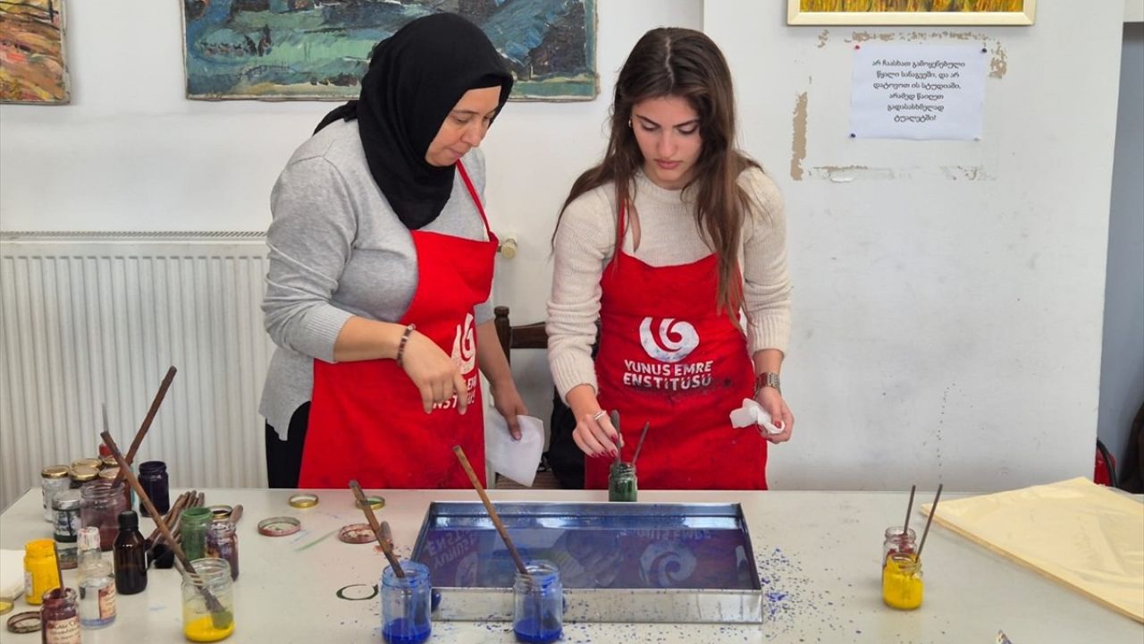 Geleneksel Türk Ebru Sanatı Atölyesi Gürcistan'da Yapıldı