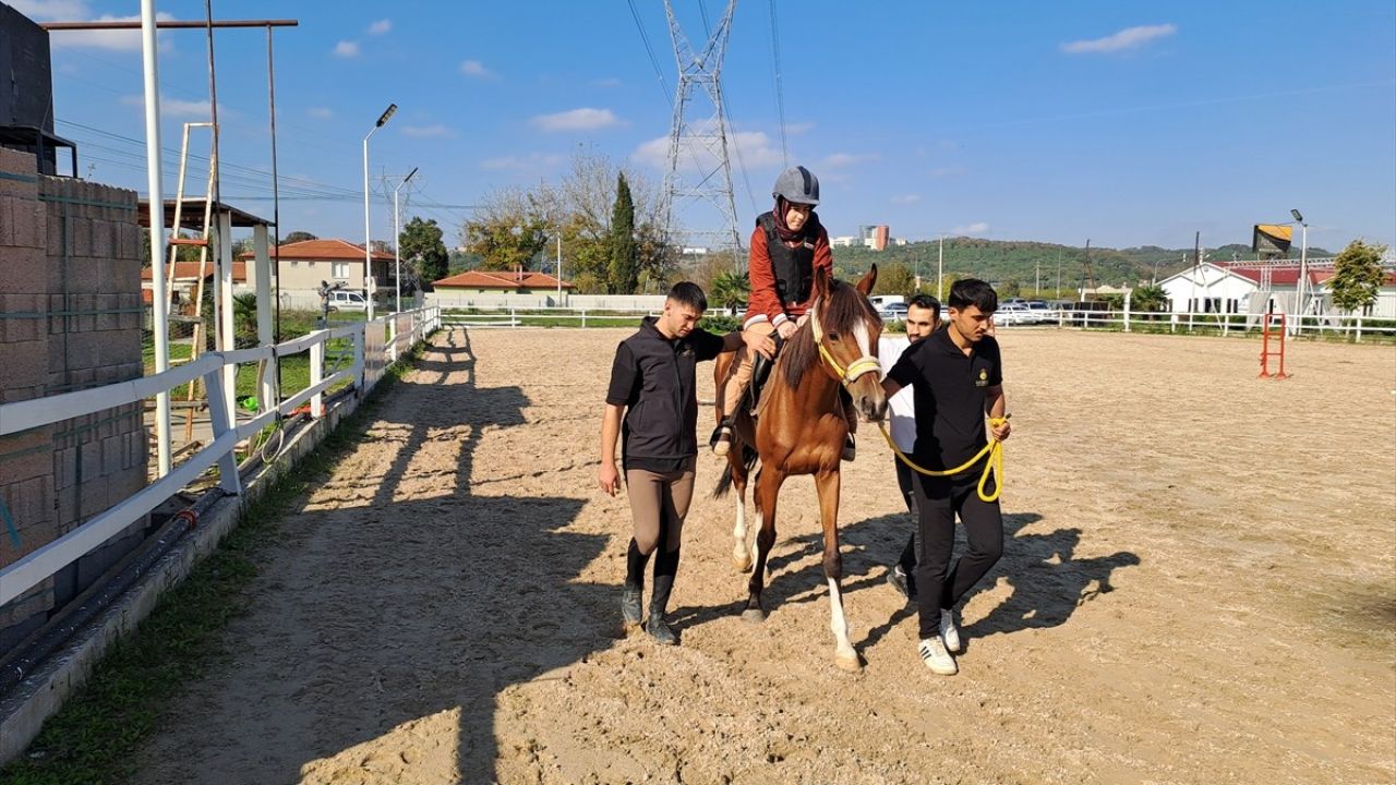 Sakarya'da Özel Gereksinimli Bireyler İçin Atlı Terapi Projesi