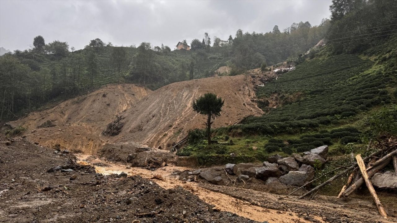 Rize Çayeli'nde Sağanak Yağışlar Heyelanlara Neden Oldu