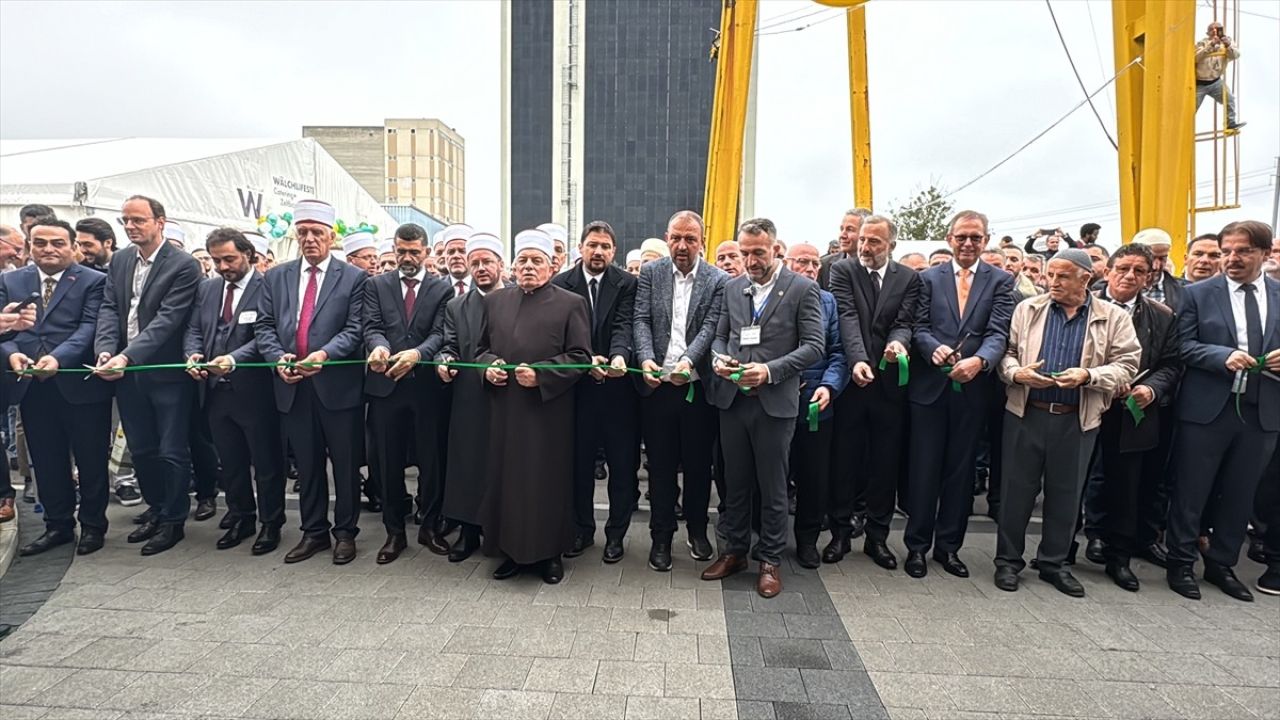 Darul Erkam Cami'nin Yeni Binası Bern'de İbadete Açıldı