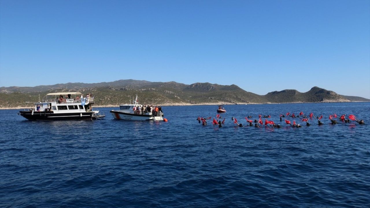 Antalya'da Cumhuriyet İçin Saygı Yürüyüşü