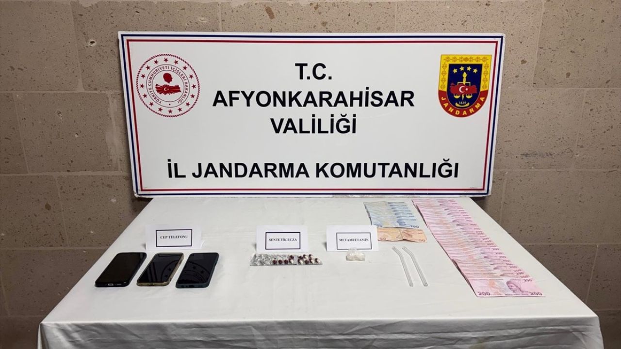 Afyonkarahisar'da Uyuşturucu Operasyonu: 3 Zanlı Gözaltında