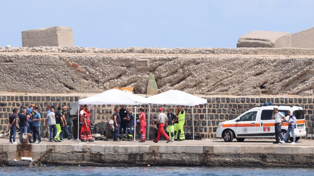 Fırtına Nedeniyle İtalya Açıklarında Tekne Battı: 1 Ölü, 6 Kayıp