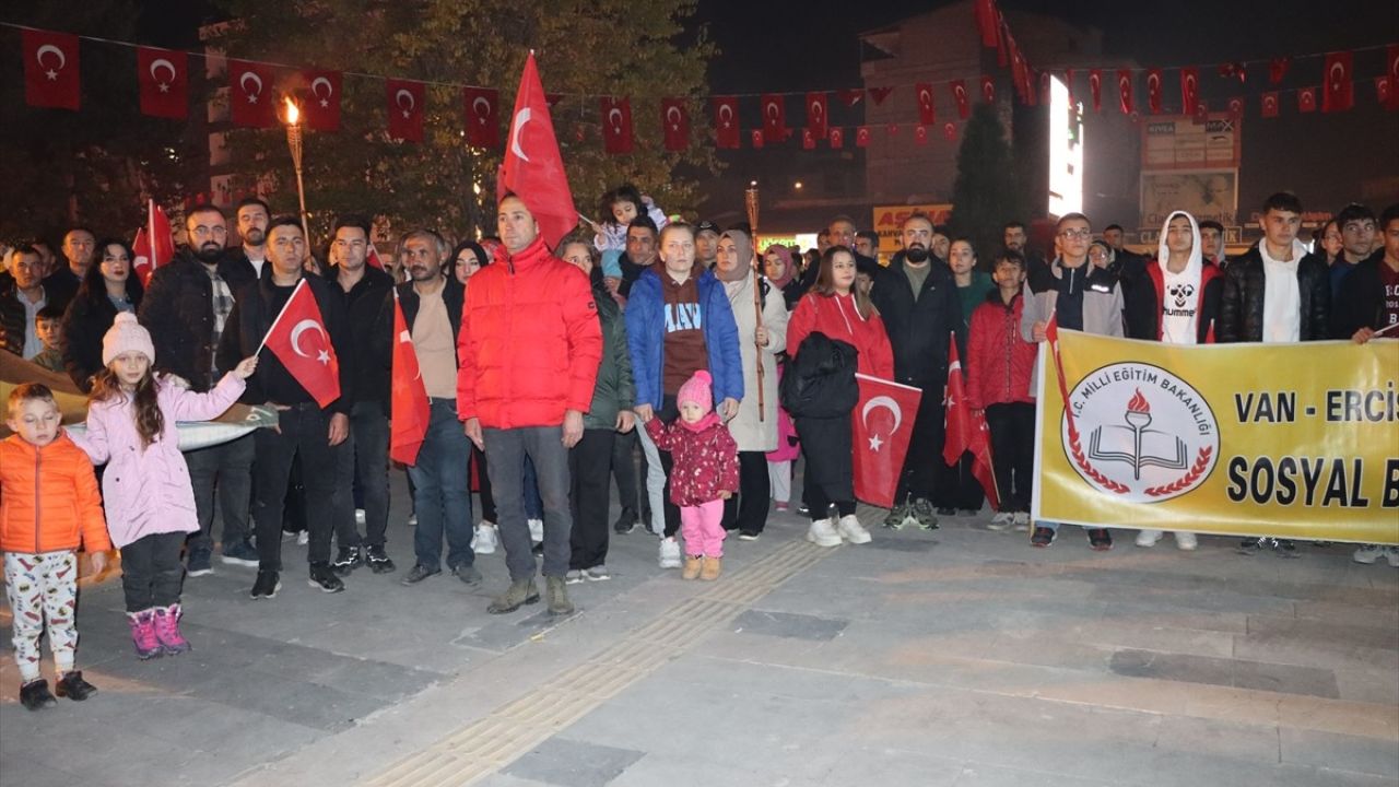 Van'da 29 Ekim Cumhuriyet Bayramı Coşkuyla Kutlandı