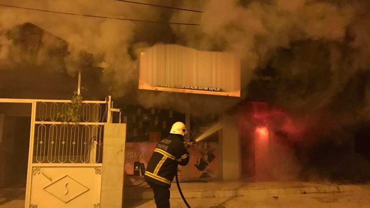 Hatay'da Kundaklama Olayı Güvenlik Kamerasında Kaydedildi