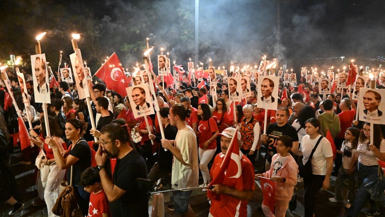 Antalya'da 29 Ekim Cumhuriyet Bayramı Fener Alayı