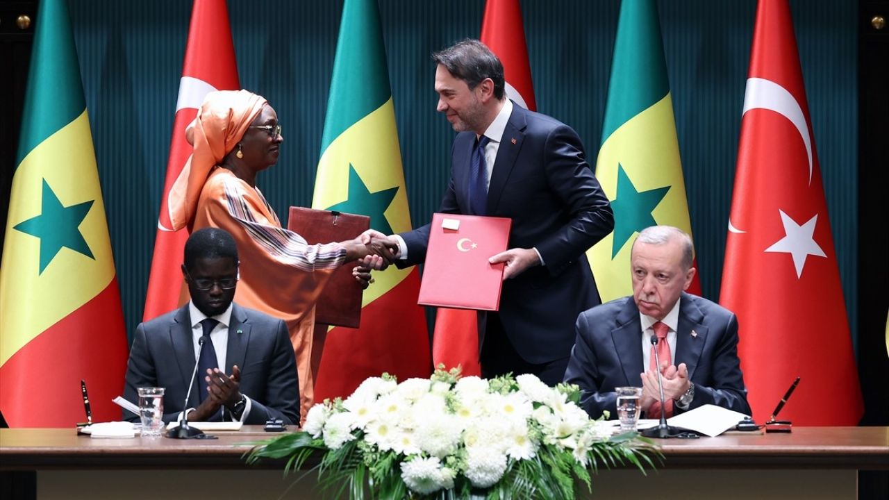 Cumhurbaşkanı Erdoğan ve Senegal Cumhurbaşkanı Fay Ortak Basın Toplantısı Düzenledi