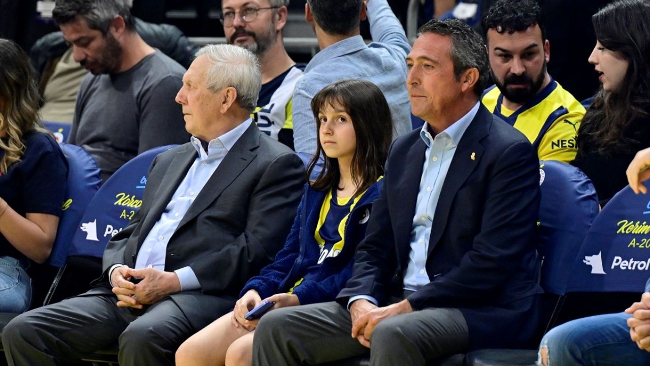 Ali Koç ve Aziz Yıldırım Fenerbahçe Beko-Partizan Maçını Birlikte İzledi