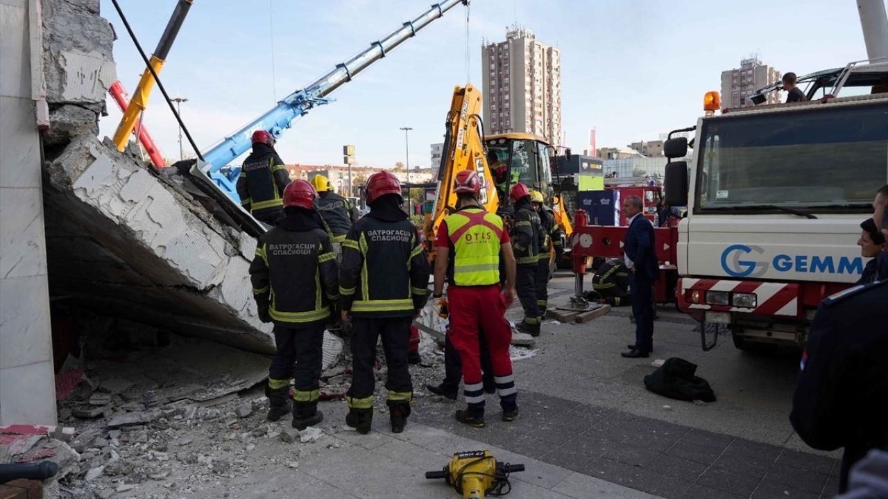 Sırbistan'da Tren İstasyonundaki Çöken Sundurma Felaketi