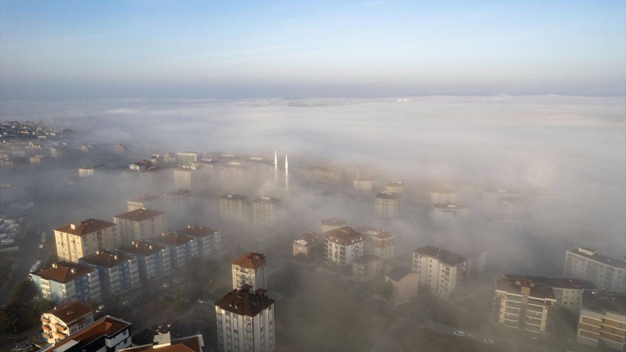 İstanbul'da Sabah Saatlerinde Yoğun Sis Etkili Oluyor