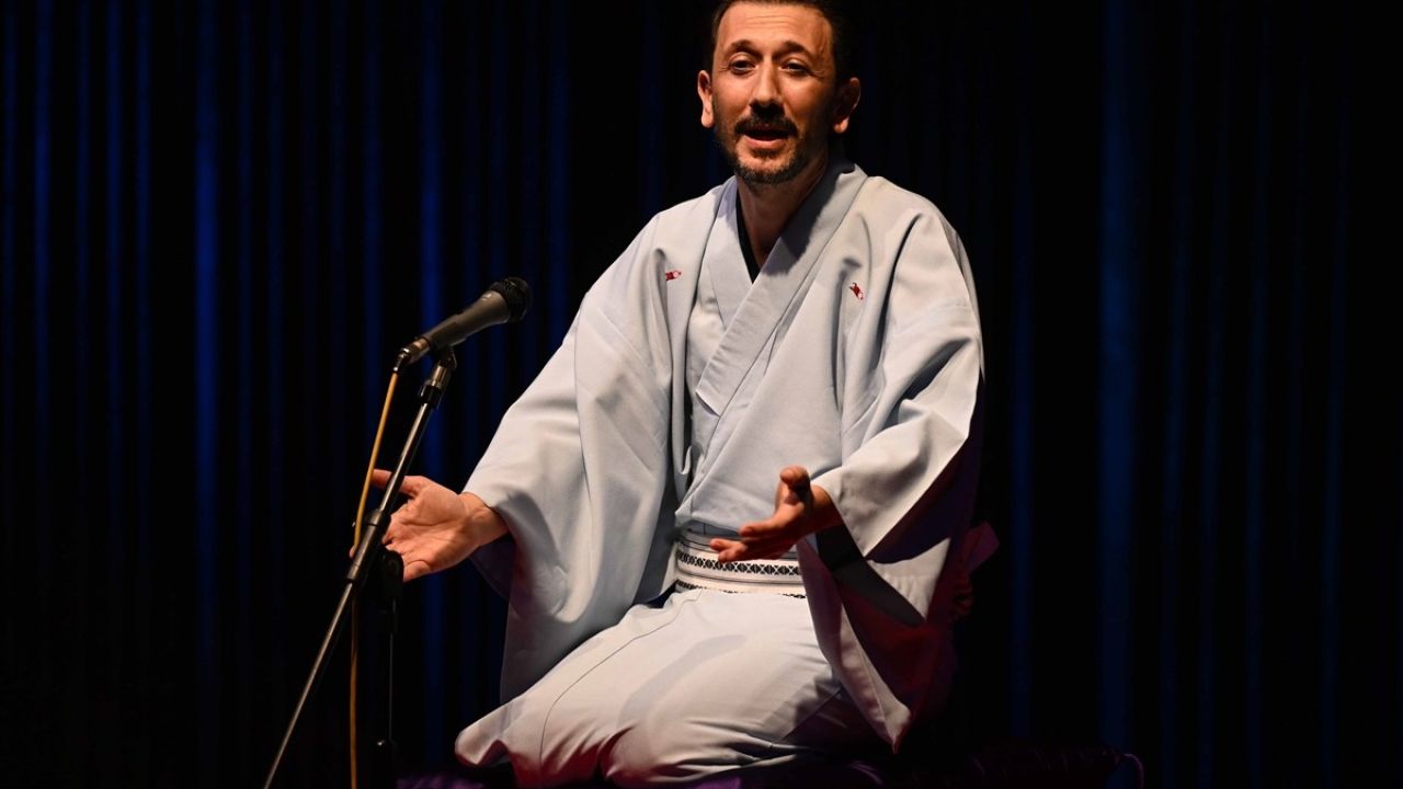 Japonya'nın Geleneksel Sanatı Rakugo: 400 Yıllık Bir Hikaye Anlatımı