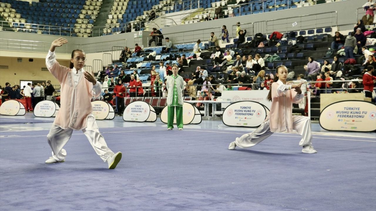 Sakarya'da Geleneksel Wushu Türkiye Şampiyonası Başladı