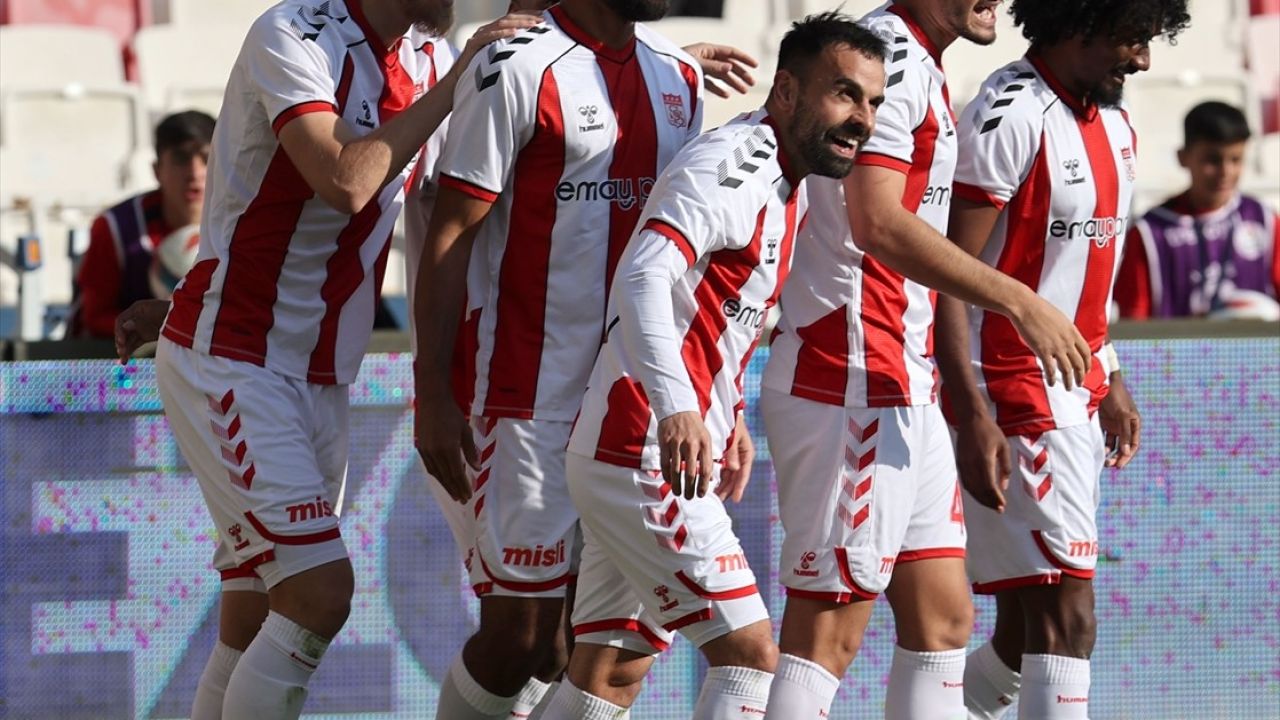 Çaykur Rizespor, Sivasspor'u İlk Yarısı 1-0 Önde Tamamladı