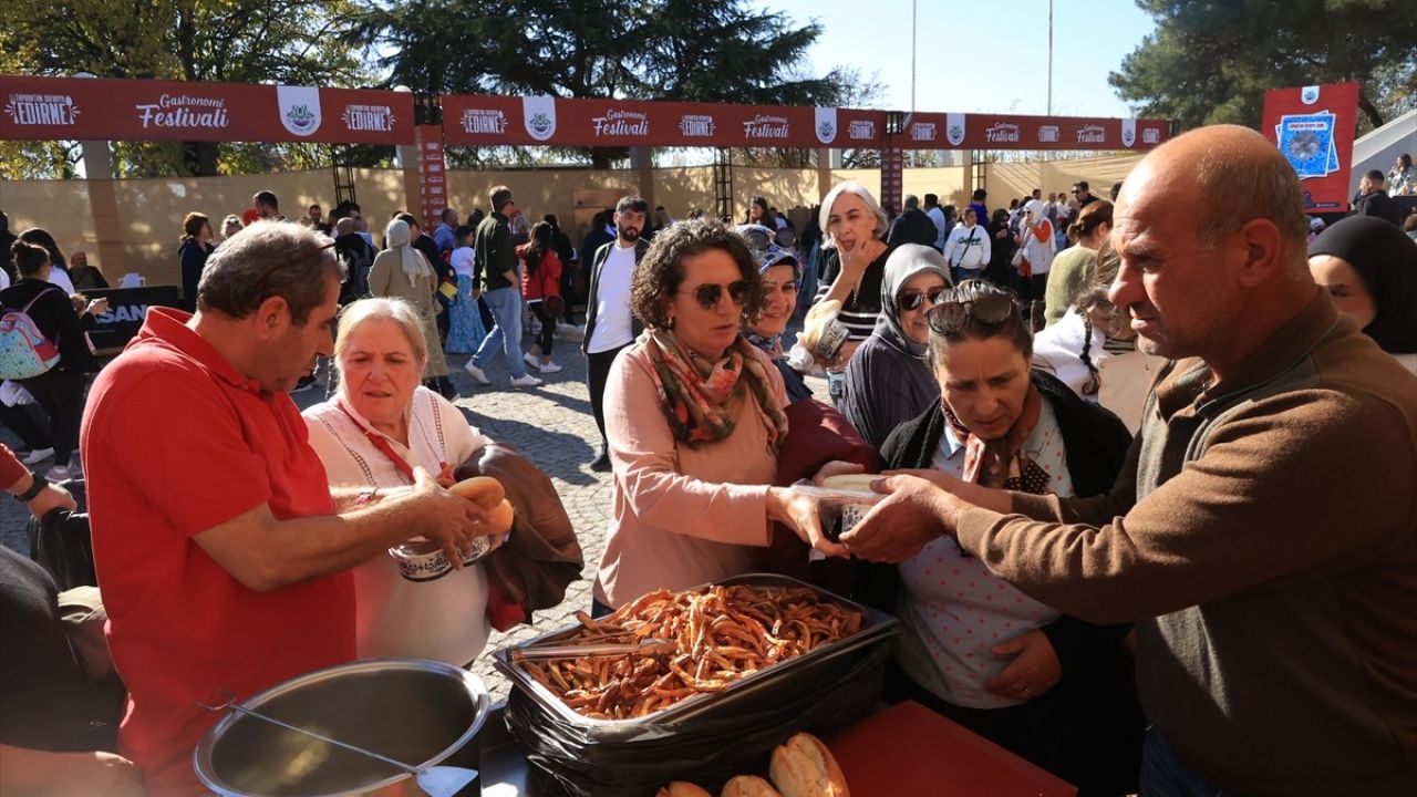 Edirne'deki Gastronomi Festivali'nde Tava Ciğeri Coşkusu