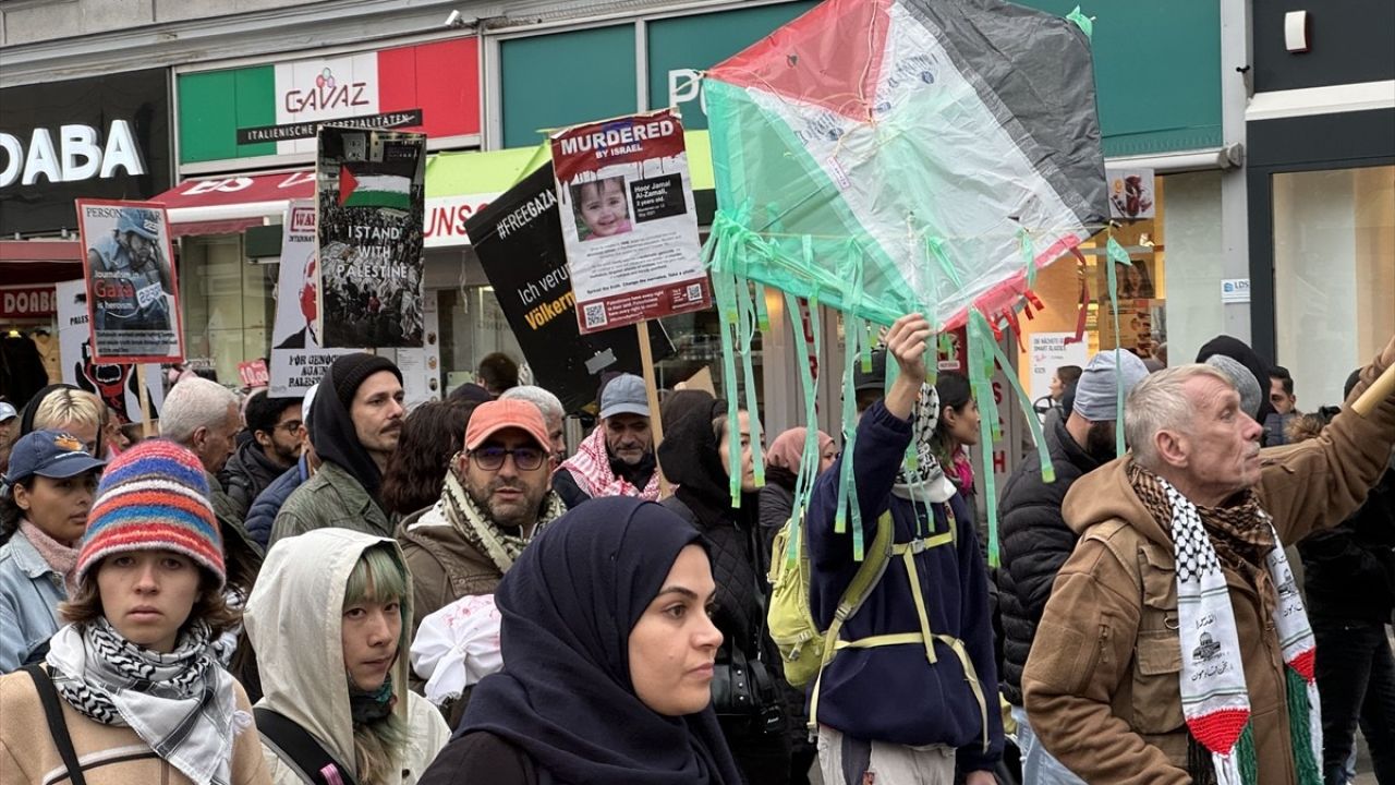 Viyana'da Filistin İçin Protesto Gösterileri Düzenlendi