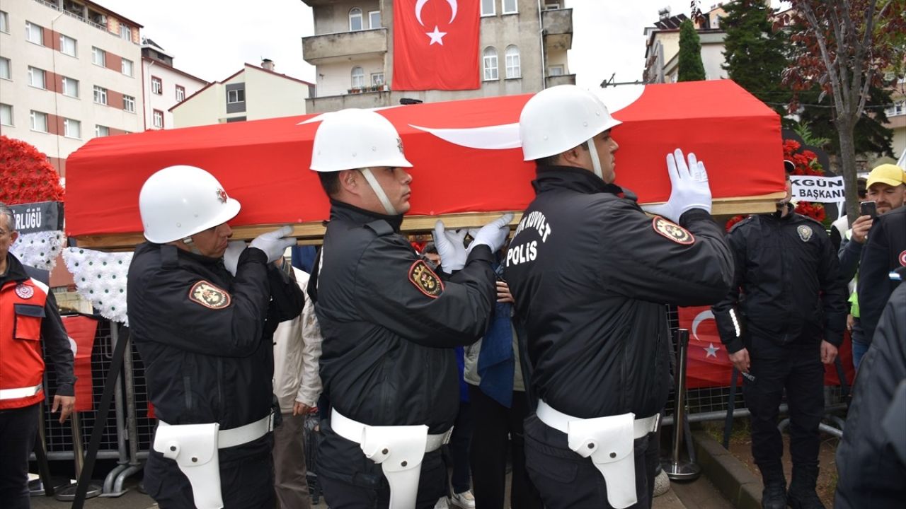 İstanbul'da Şehit Olan Polis Memuru Ogün Yürümez Son Yolculuğuna Uğurlandı