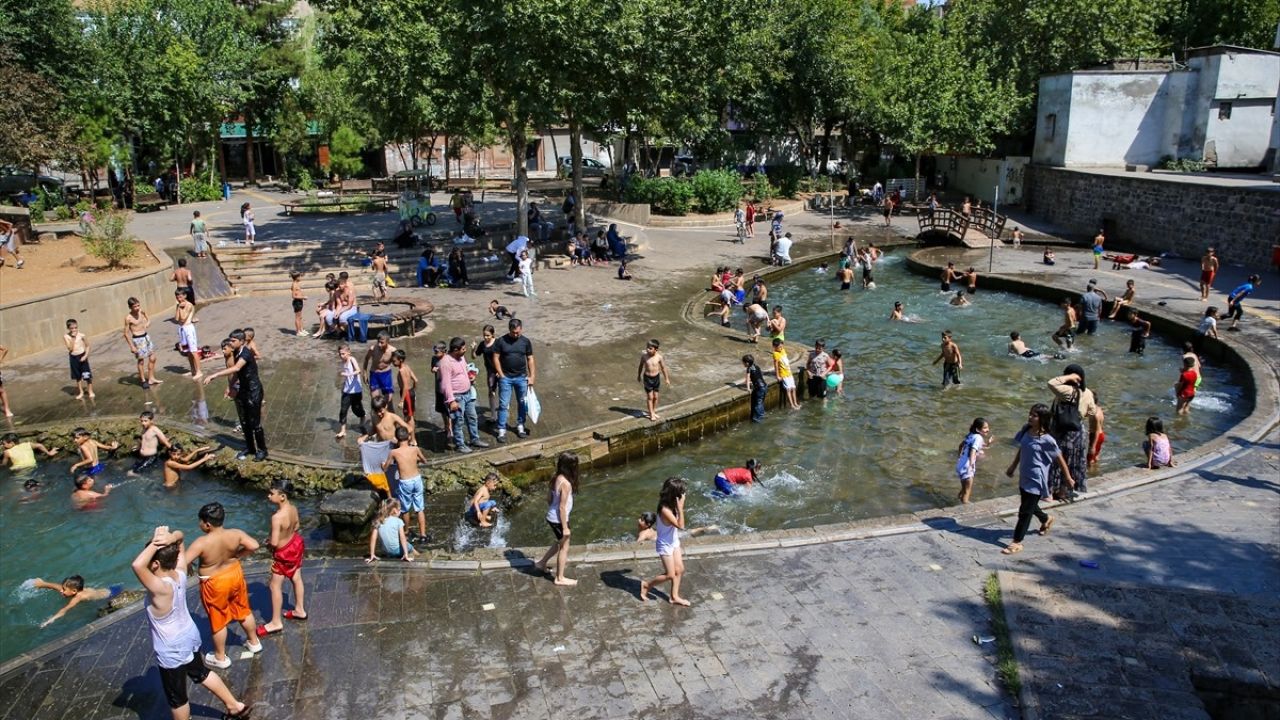 Diyarbakır'da Kavurucu Sıcaklar Devam Ediyor