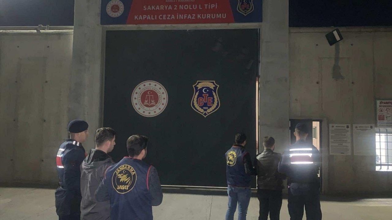 Sakarya'da Cinayet Zanlısının Yardımcıları Tutuklandı