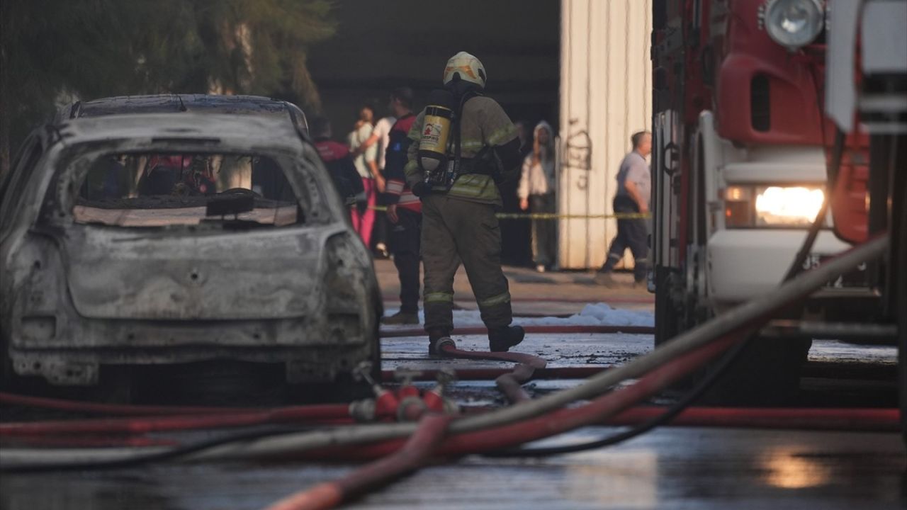 İzmir'de Kimya Fabrikasında Yangın Çıktı