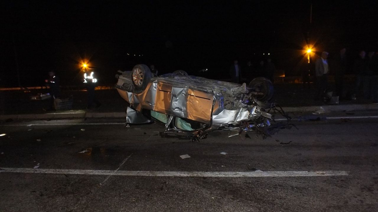 Tokat'ta Otomobil ve Traktör Çarpışması: 5 Yaralı