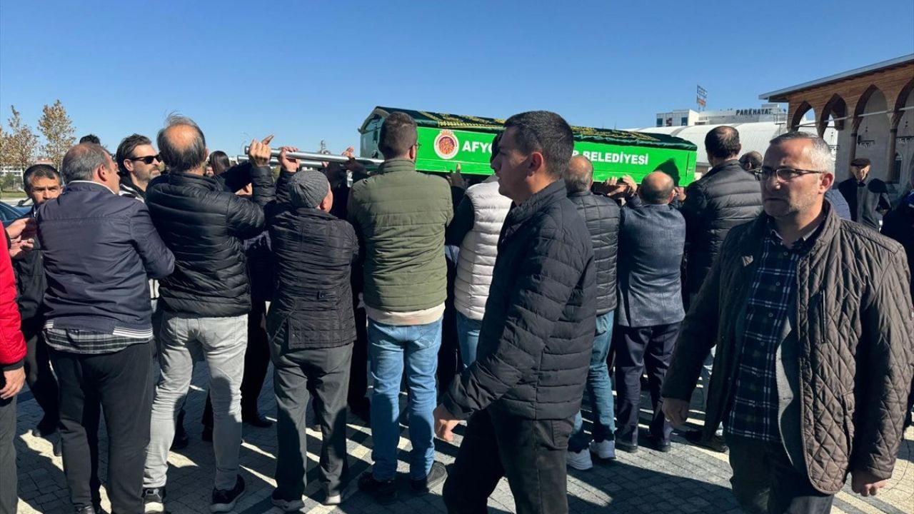 Gelecek Partisi Genel Başkanı Davutoğlu, Afyonkarahisar'da Cenaze Törenine Katıldı