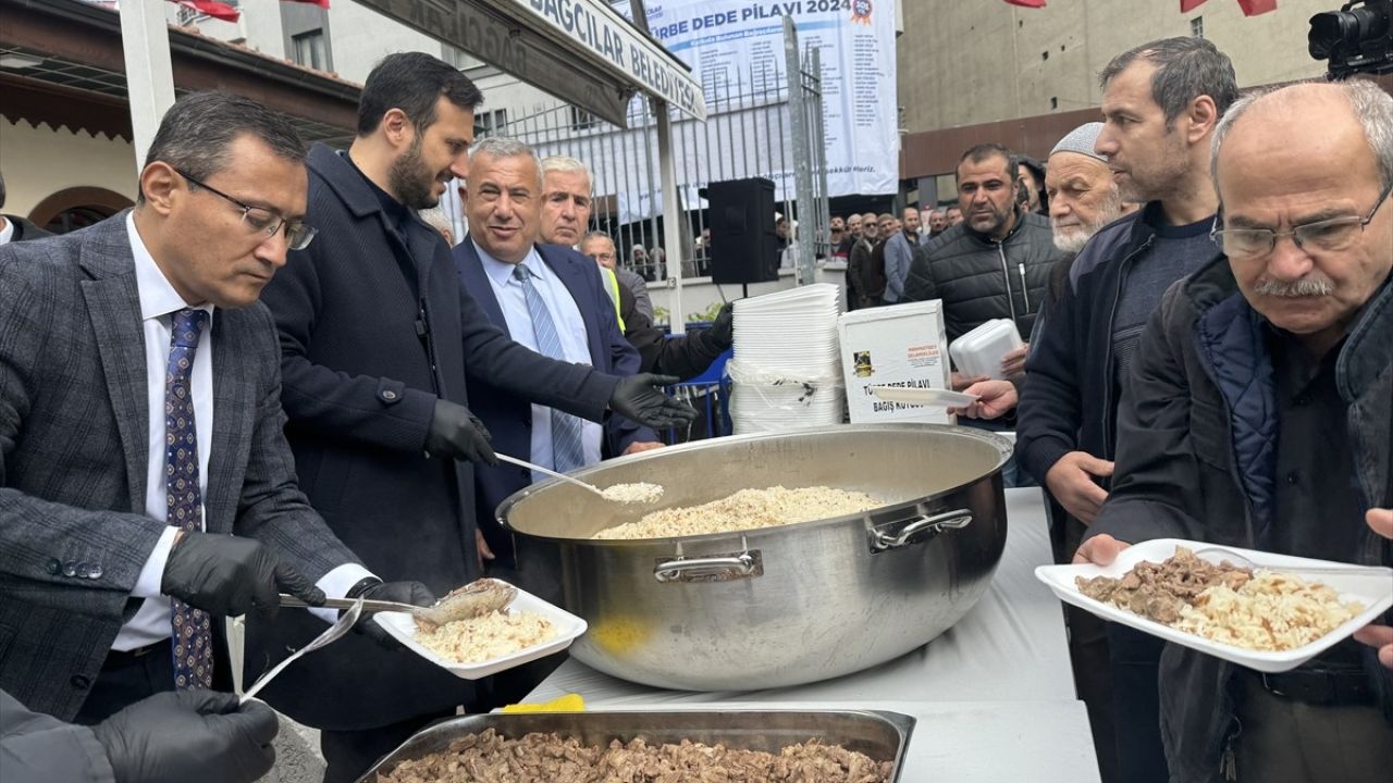 Türbe Dede Pilav Günü'nde 10 Bin Kişiye Yemek İkramı