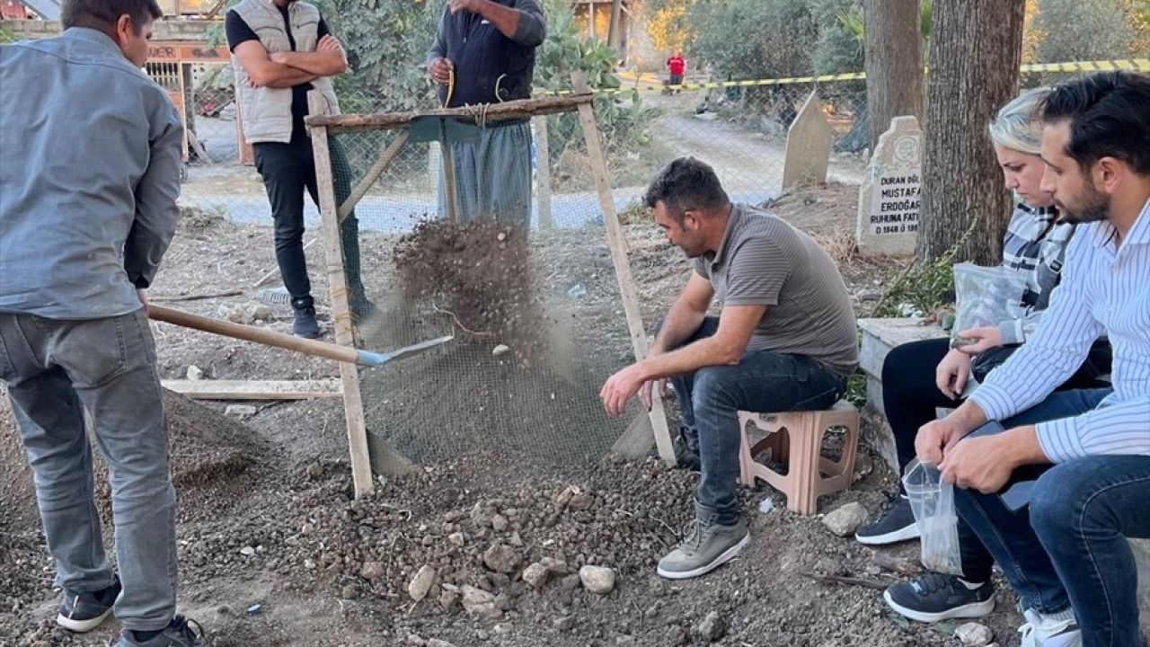 Mersin'de Cenaze Töreninde Tarihi Sikkeler Bulundu