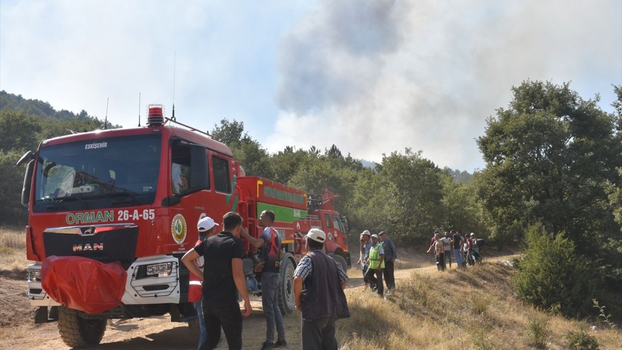 Afyonkarahisar'da Orman Yangınına Müdahale Devam Ediyor