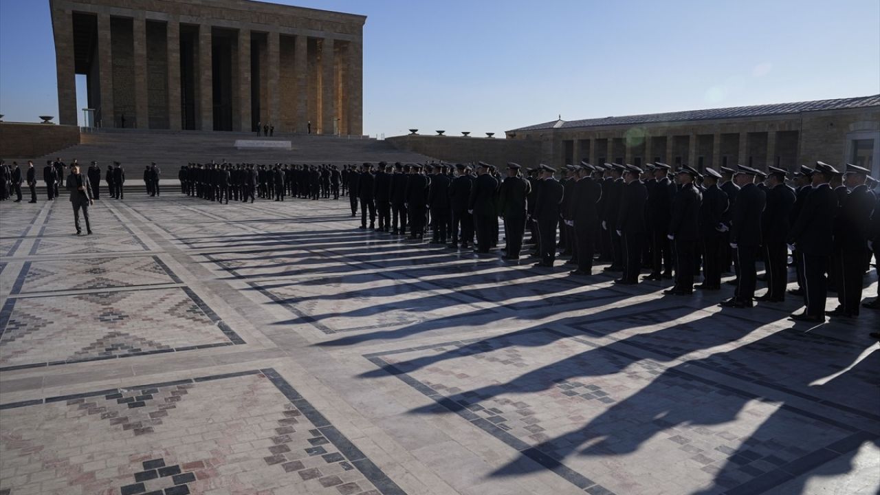 Emniyet Genel Müdürü Demirtaş, Anıtkabir'de Saygı Duruşunda Bulundu