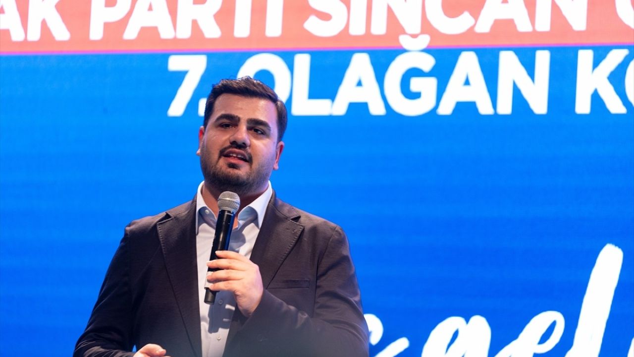 AK Parti Gençlik Kolları Kongresi'nde Mor ve Ötesi Konseri İtirazları