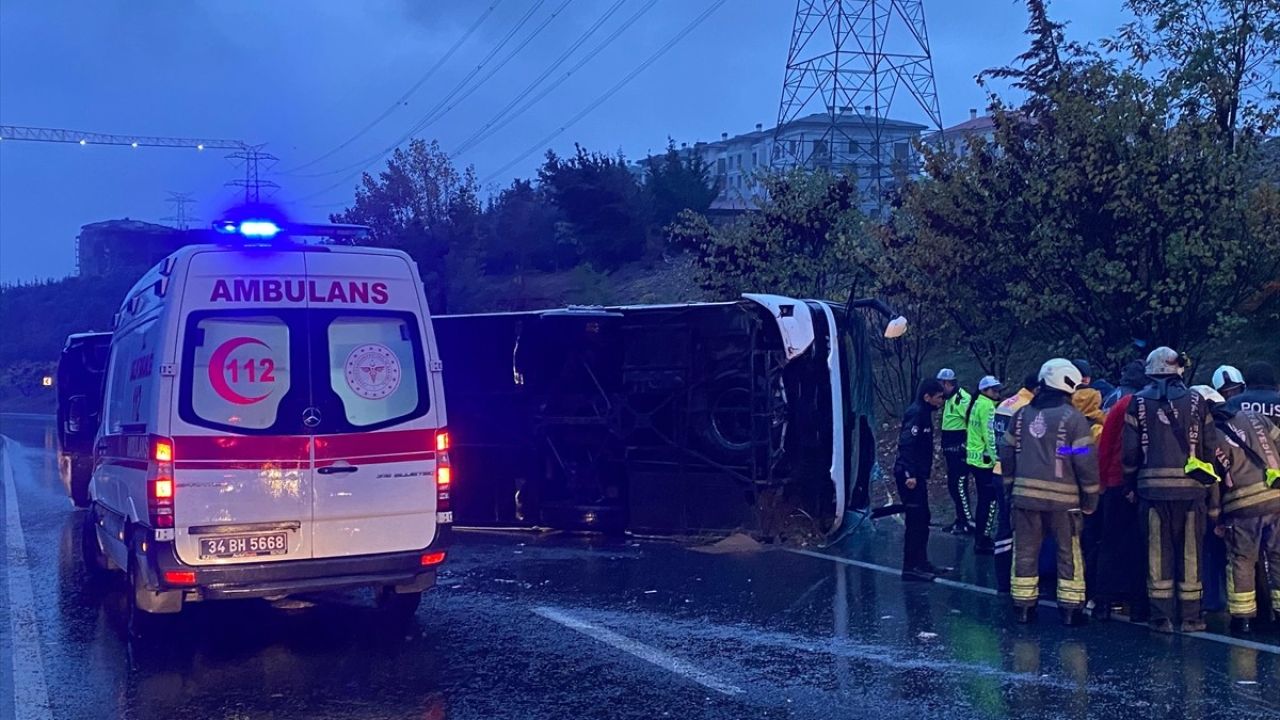 Esenler’de Yolcu Otobüsü Devrildi: 2 Ölü, 15 Yaralı