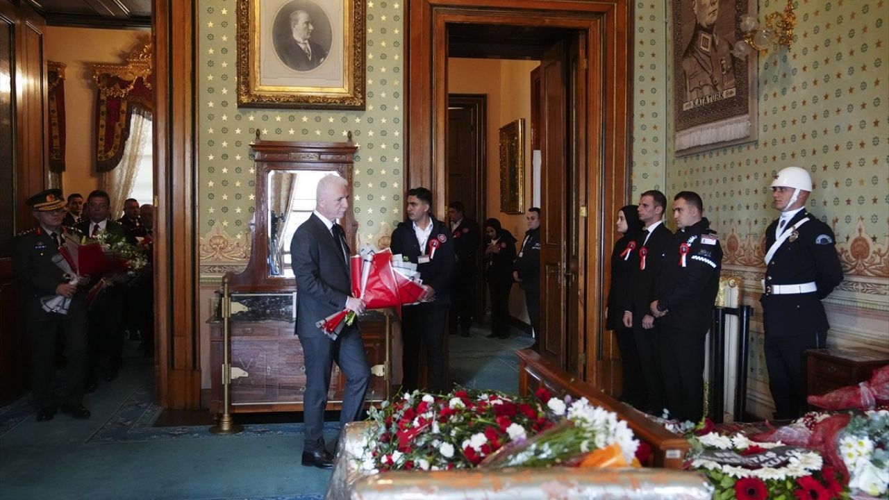 İstanbul Valisi Gül, Atatürk'ün Dolmabahçe Sarayı Ziyaretinde