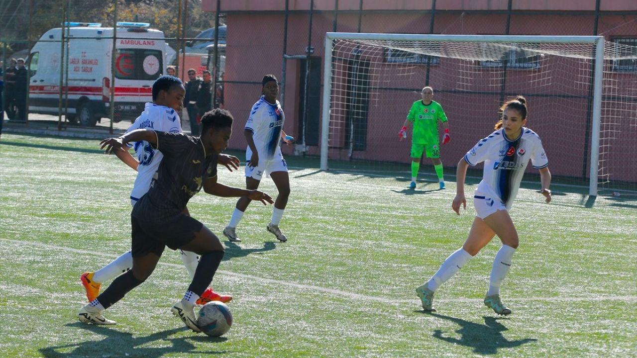 Hakkarigücü, Trabzonspor'u 3-0'la Geçti