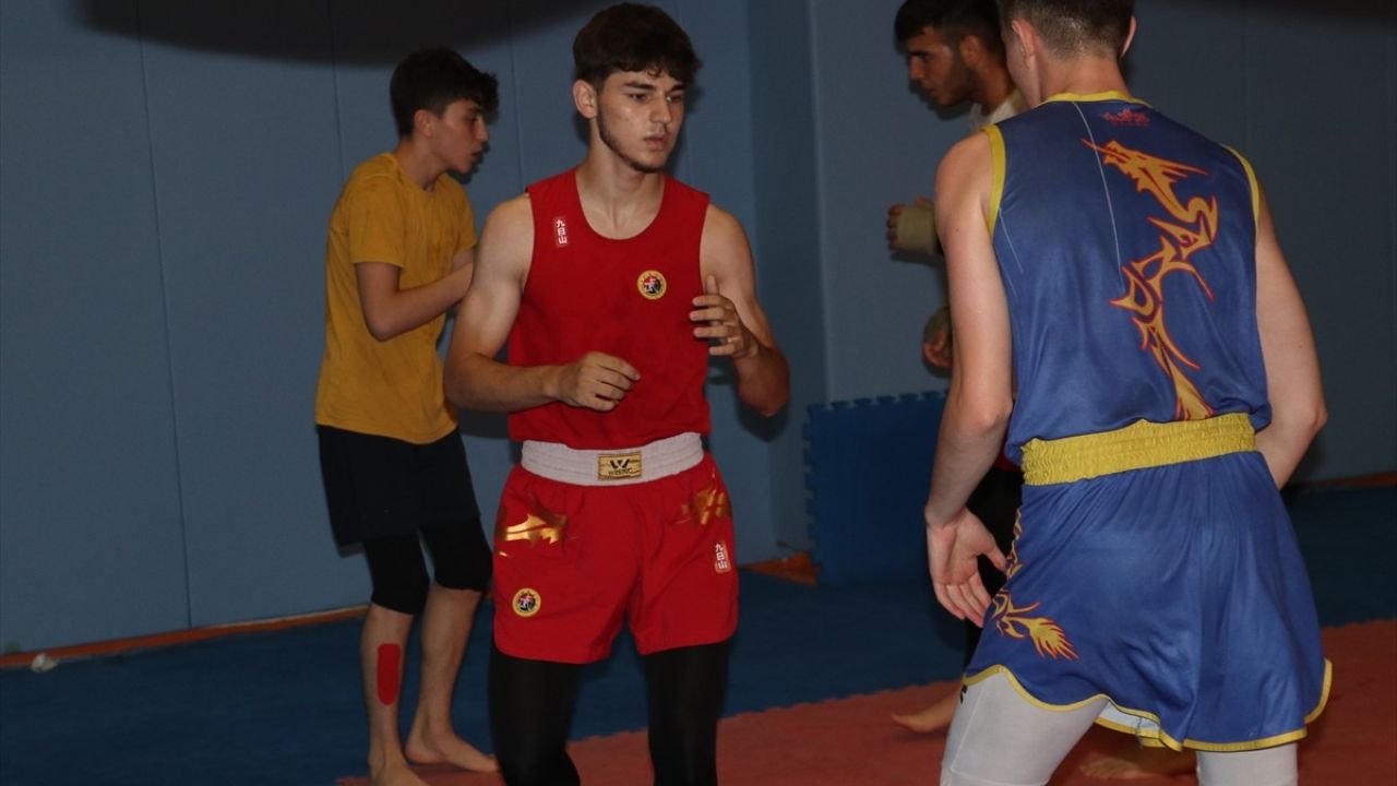 Milli Wushu Şampiyonu Furkan Cebeci, Dünya Şampiyonası'na Hazırlanıyor