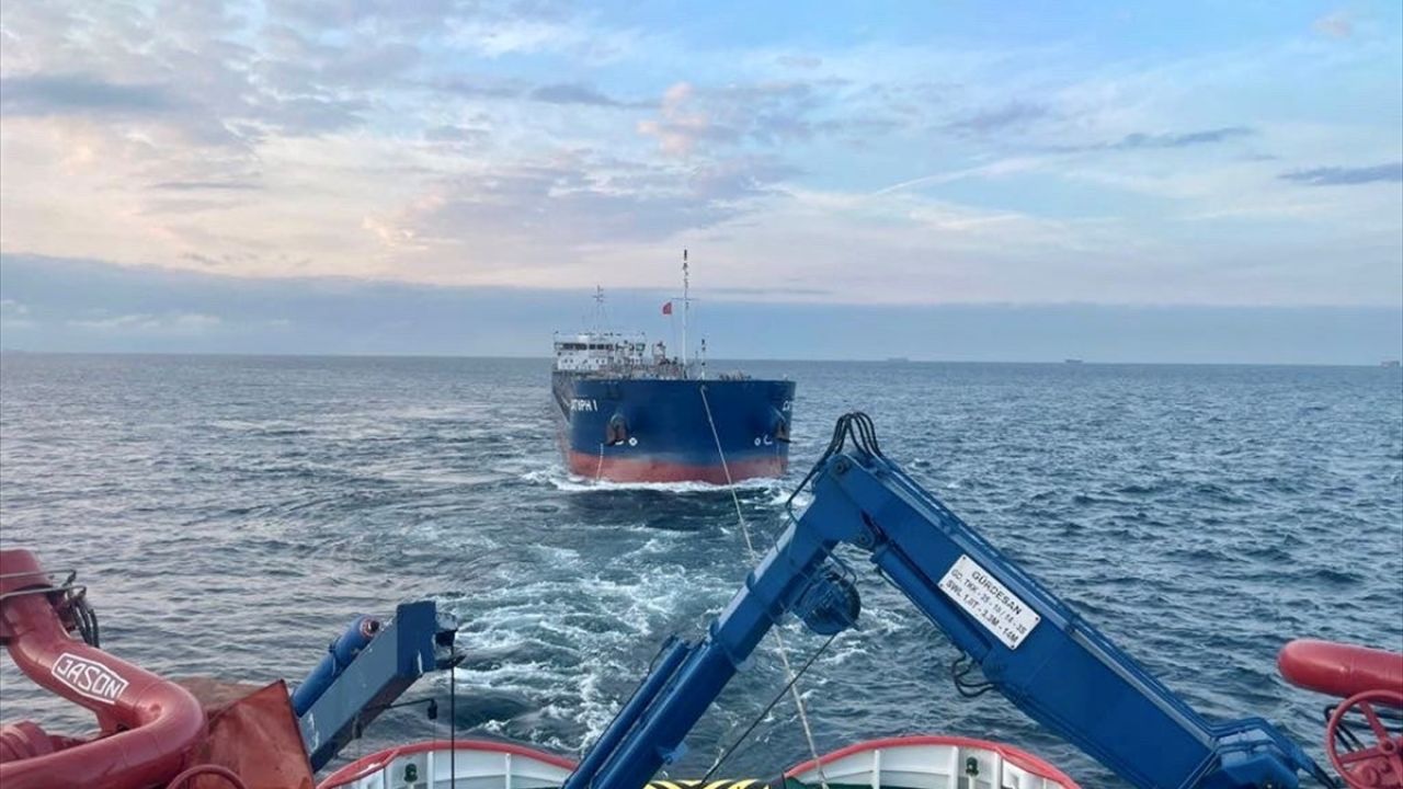 İstanbul Boğazı'ndaki tanker arızası başarıyla giderildi