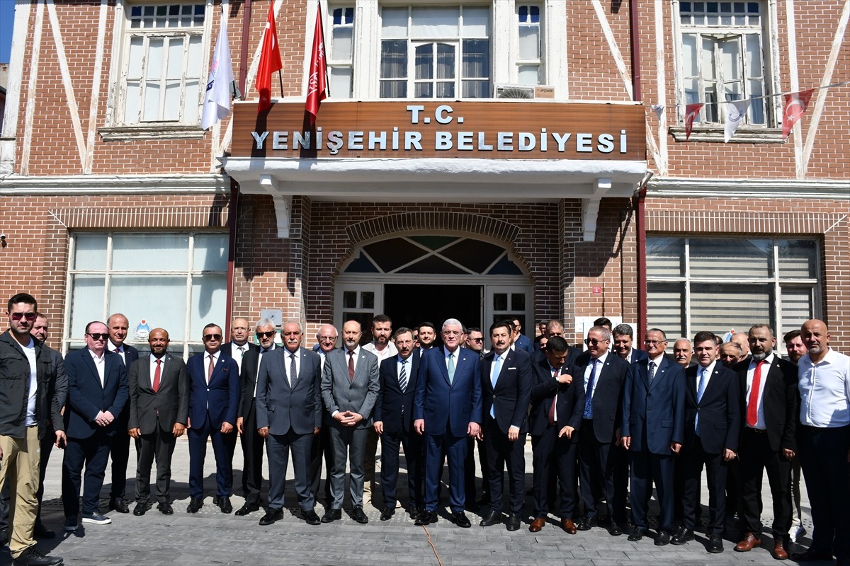 İYİ Parti Genel Başkanı Müsavat Dervişoğlu, Bursa'nın Karacabey ilçesindeki Atatürk Meydanı'nda...