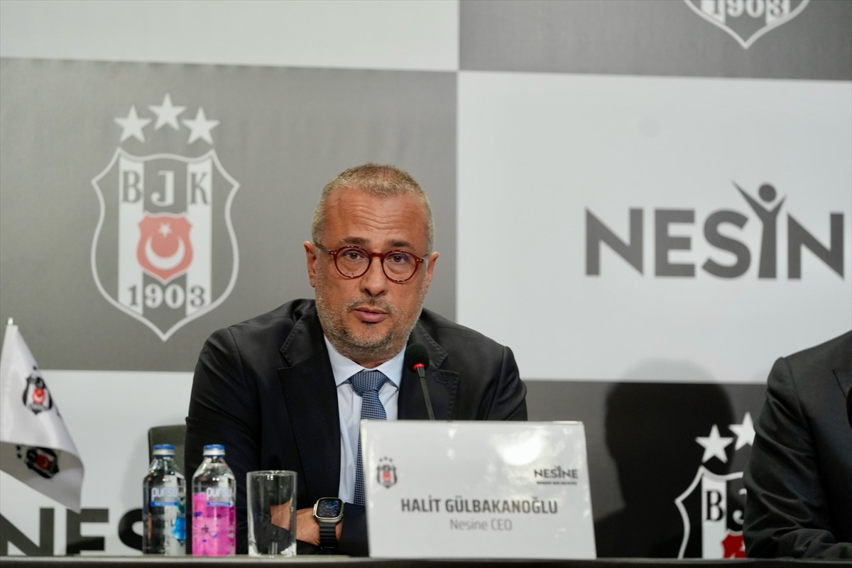 Beşiktaş Kulübü ile Nesine arasındaki sponsorluk anlaşmasının yenilenmesine ilişkin imza töreni...