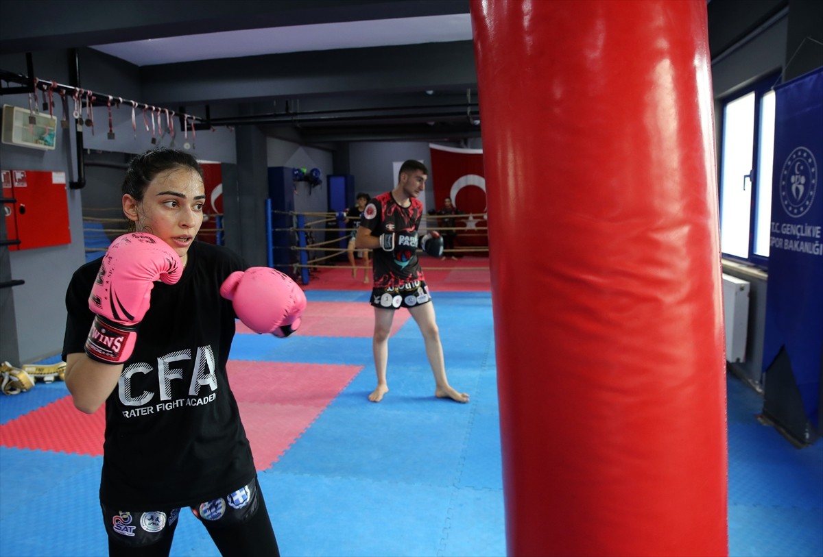 Bitlis'te tanıştıkları muay thai ve kick boks branşlarında milli takım formasıyla önemli başarılar...