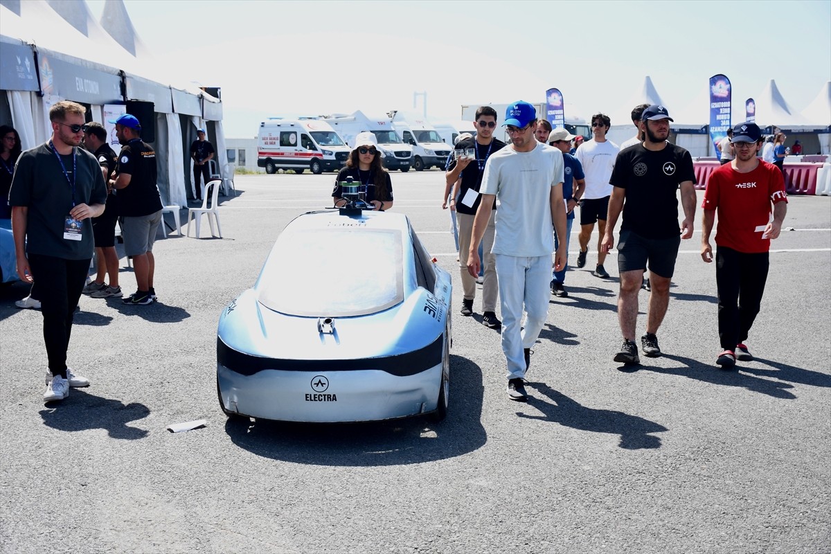 Havacılık, Uzay ve Teknoloji Festivali TEKNOFEST kapsamında düzenlenen Robotaksi Binek Otonom Araç...