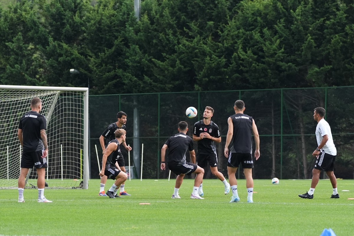 Beşiktaş, UEFA Avrupa Ligi play-off turunda yarın deplasmanda İsviçre'nin Lugano ekibiyle yapacağı...