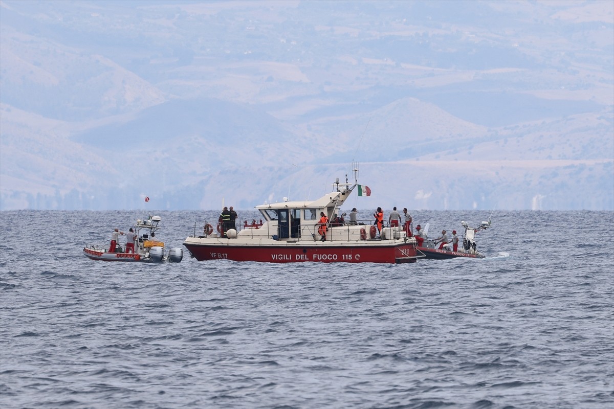 İtalya'nın Sicilya Adası'nın kuzey sahilindeki Porticello açıklarında 19 Ağustos'ta yatın...