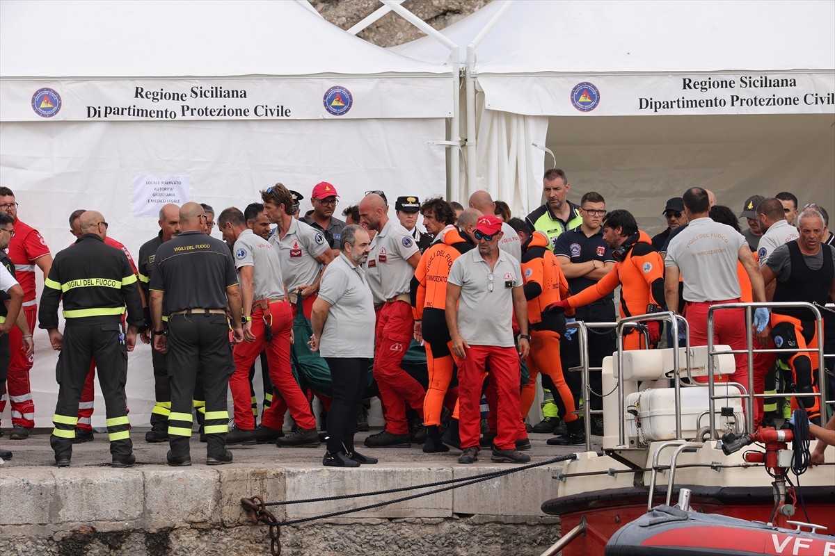 İtalya'nın Sicilya Adası'nın kuzey sahilindeki Porticello açıklarında 19 Ağustos'ta yatın...