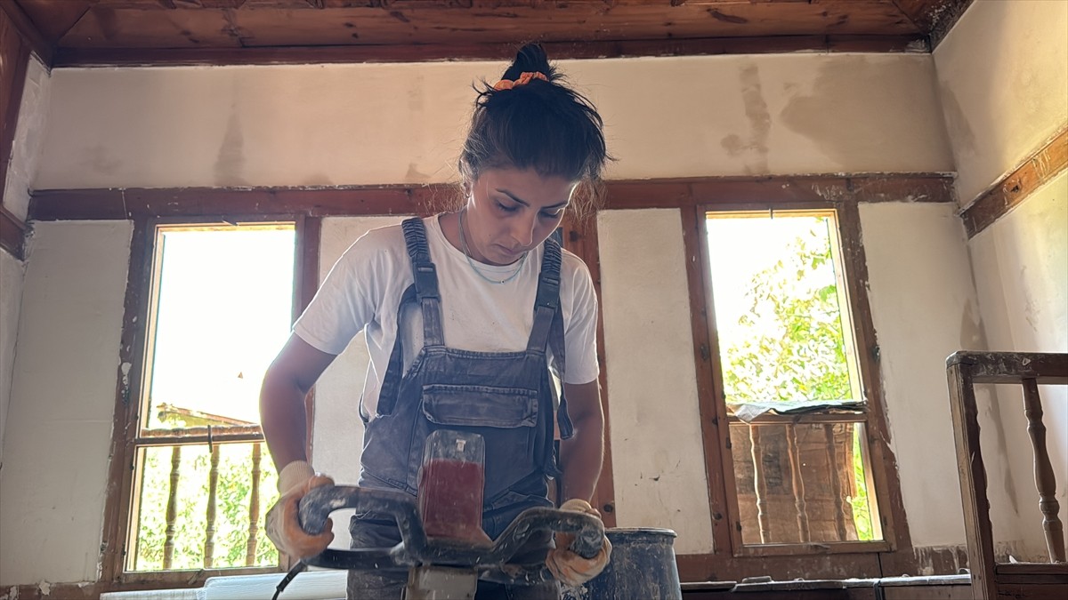 Karabük'ün Safranbolu ilçesinde yaşayan Ceylan Çalıkbaşı, 2 yıldır ilçedeki tarihi konakların...