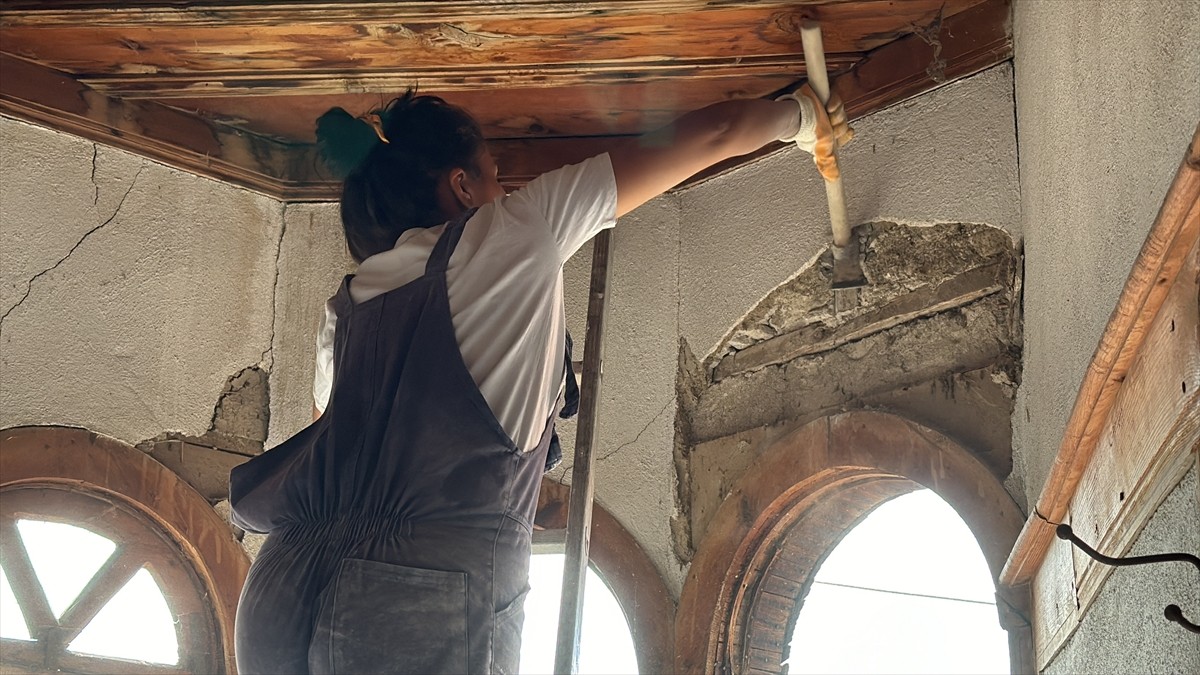 Karabük'ün Safranbolu ilçesinde yaşayan Ceylan Çalıkbaşı, 2 yıldır ilçedeki tarihi konakların...