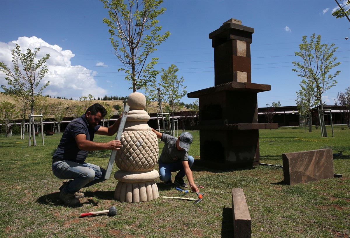 Muş'un Malazgirt ve Bitlis'in Ahlat ilçelerinde, Türklere Anadolu'nun kapısını açan Malazgirt...